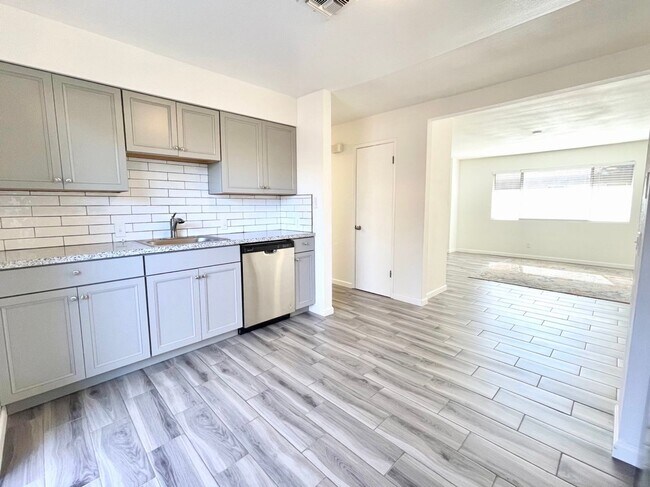 Foto del edificio - $1,595 Barstow & Minnewawa, 2 bedroom Condo - Clovis / Beautiful Landscaping