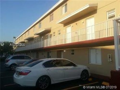 Foto principal - 8027 NW 8th St