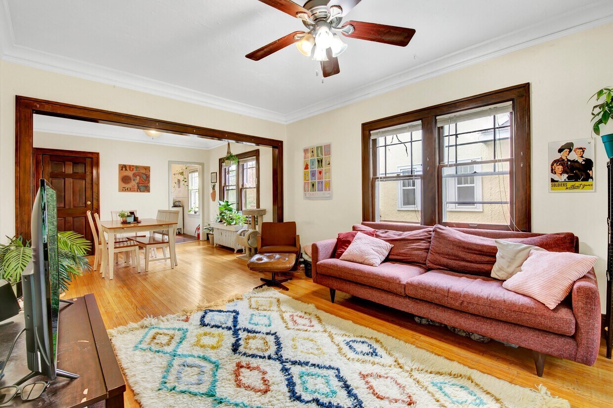 Foto principal - 3535 Fremont Ave S