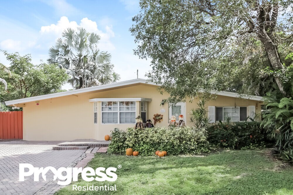 Foto principal - 2206 NW 62nd Terrace