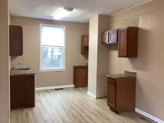 Foto del edificio - 1715 Warner St 2BR/1BA (Dayton)