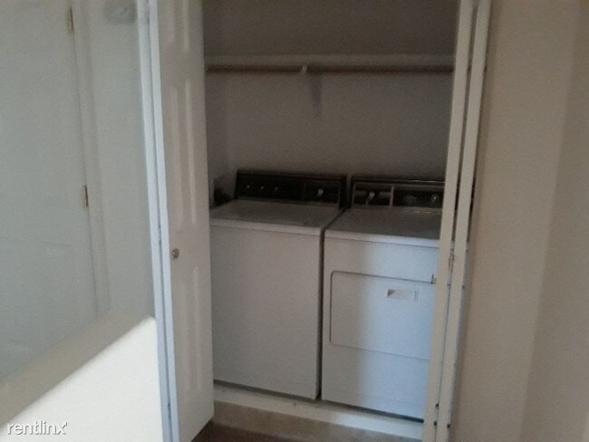 Building Photo - 3 br, 2 bath Townhome - 16026 N 19th St,