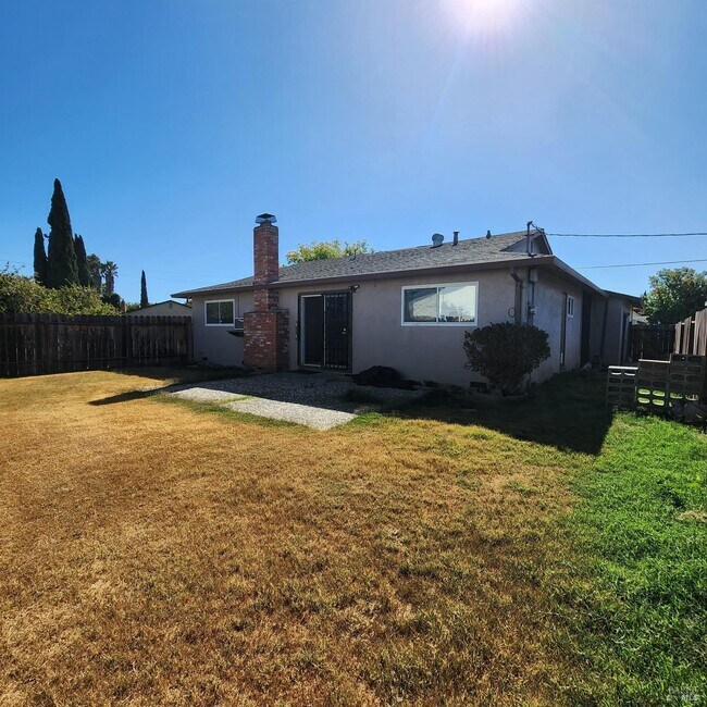 Building Photo - 912 Meadowlark Dr