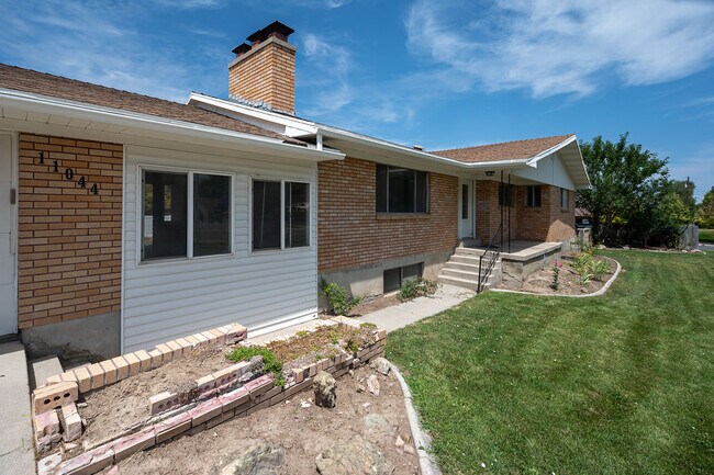 Building Photo - 11044 S Temple Dr