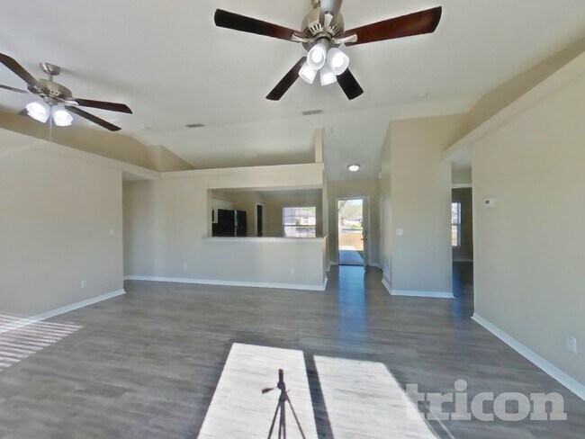 Building Photo - 15201 Margaux Dr