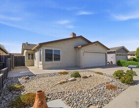 Building Photo - 613 Cedar Dr