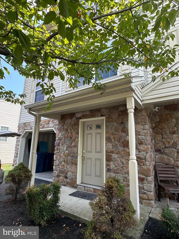Building Photo - 184 Mapleton Dr