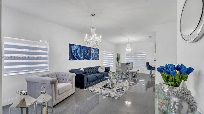 Foto del edificio - 2390 SE 5th Ct