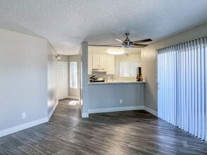 Building Photo - Rivershore