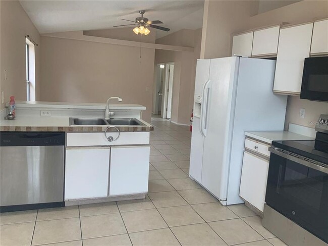 Building Photo - 1705 Chatham Cir