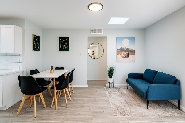 Foto del edificio - 1630 E 12th St