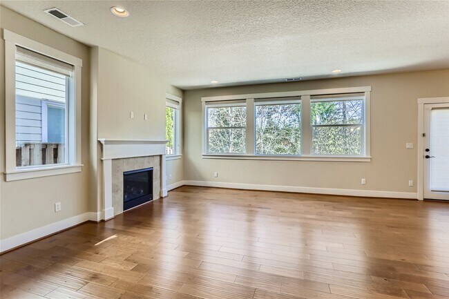 Foto del edificio - Charming Home Backing to Beaverton Creek N...