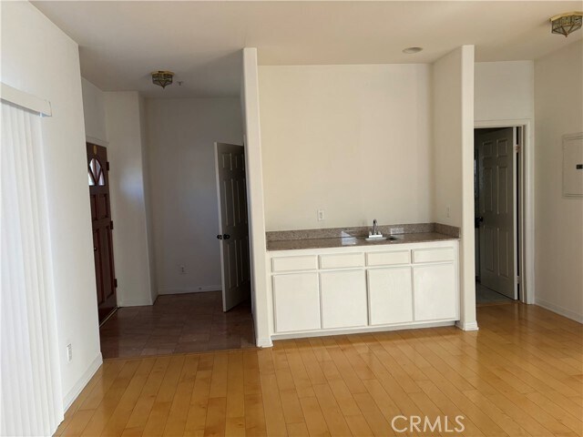 Foto del edificio - 400 E Broadway