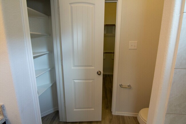 Foto del edificio - 18614 Queesborough Creek Rd