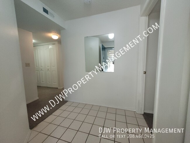 Building Photo - 3695 S Gekeler Ln