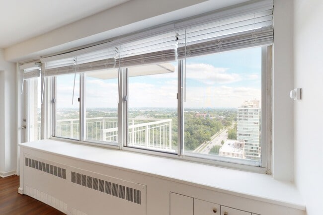Interior Photo - Dorchester