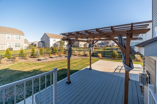 Building Photo - 4032 Stonehill Wy