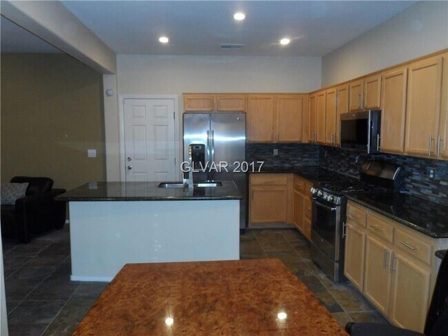 Island kitchen II - 1067 Sonora Hill Ct