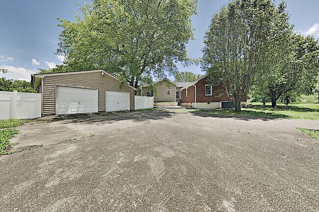 Building Photo - 4402 Saunders Ave