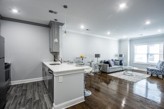 Spacious Layout - 14 N Clinton St