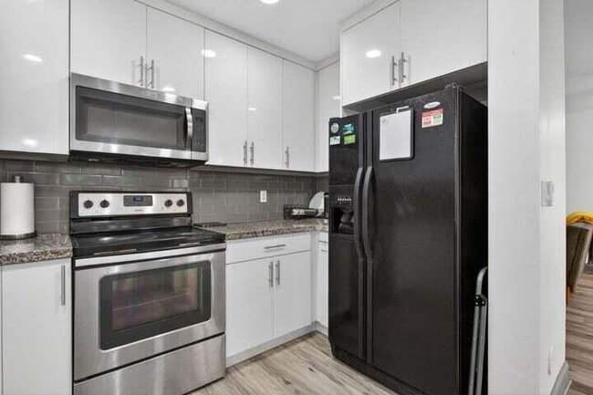 Building Photo - 4131 Eastridge Cir