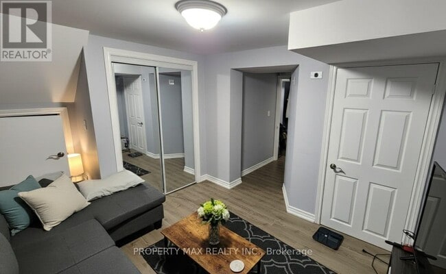 Photo du bâtiment - 85 Carrera Blvd