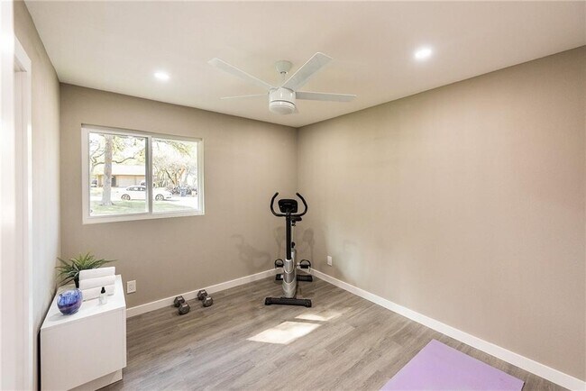 Foto del edificio - 11905 Highland Oaks Trail