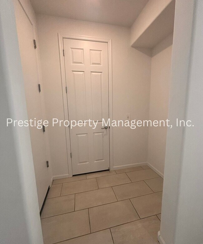 Foto del edificio - Beautiful 2/2 2-Story West Side Home With ...