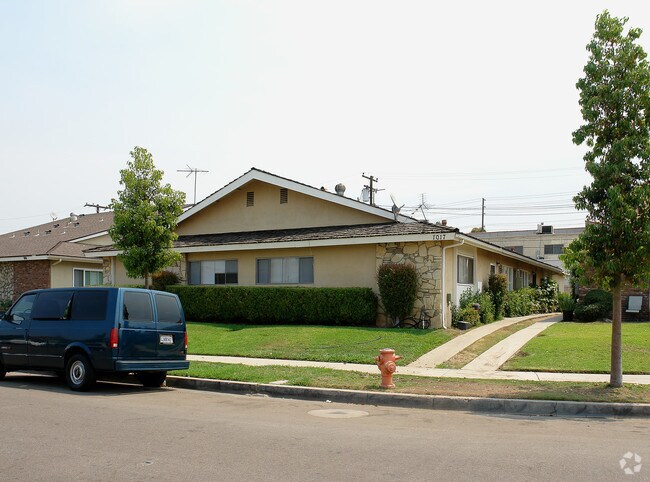 Building Photo - 1017 N Shattuck Pl