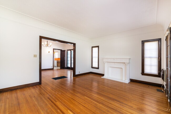 Living Room - 614 E California Blvd