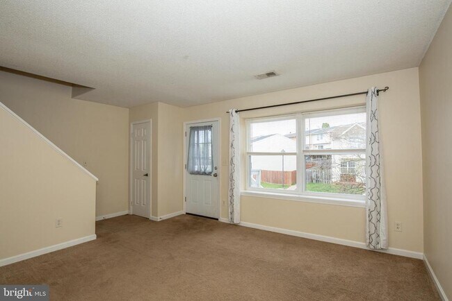 Building Photo - 28 Talcon Ct