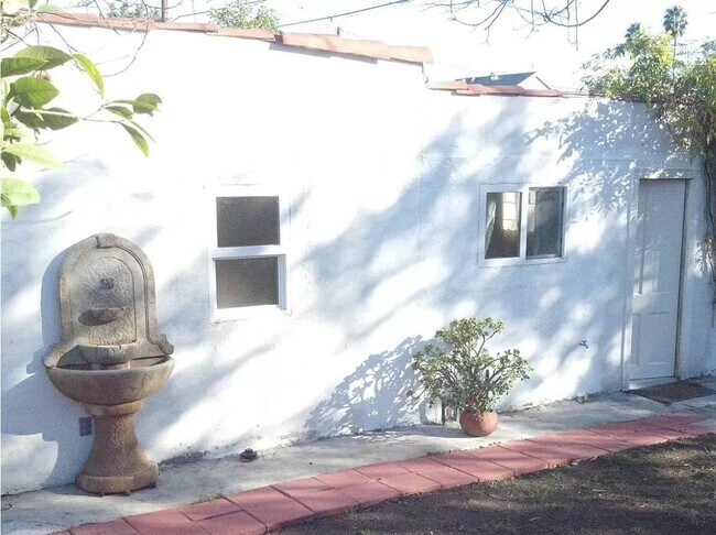 Foto del edificio - 602 W Dryden St