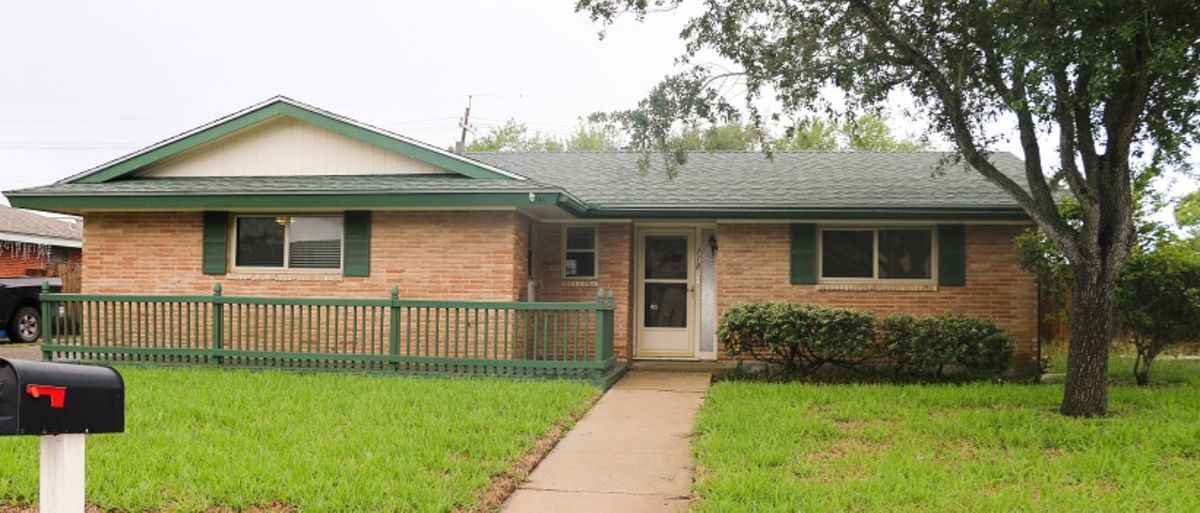 Primary Photo - 118 Catalina Cir