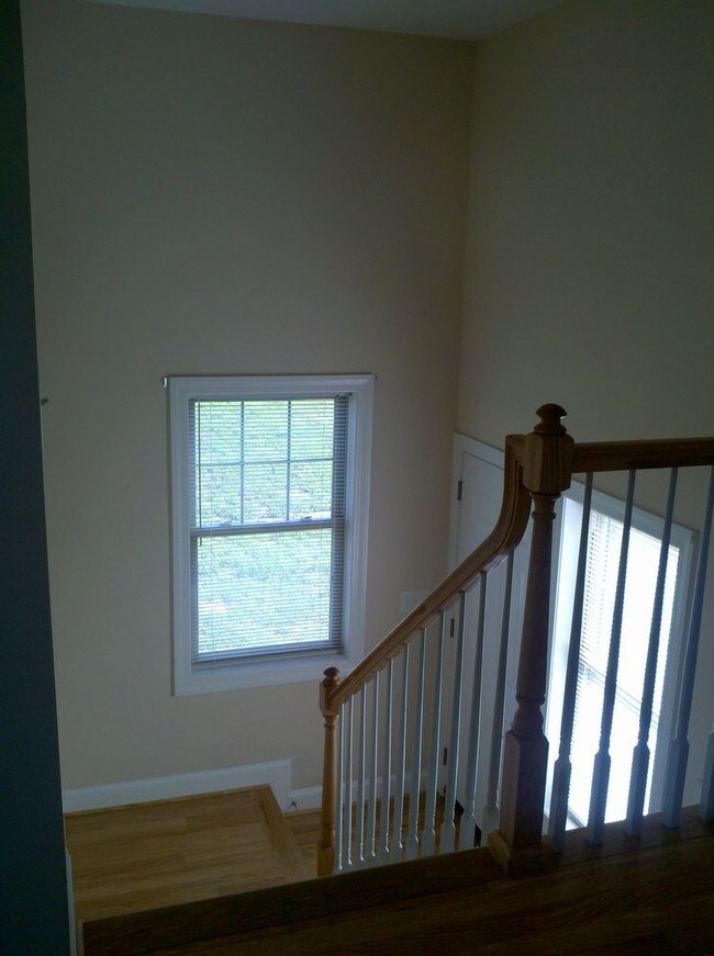 Building Photo - 3BR/2BA Duplex with Garage