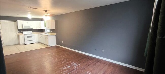 Building Photo - 2640 SW 31st Pl