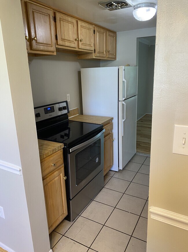 Building Photo - 1819 Jaybird Court