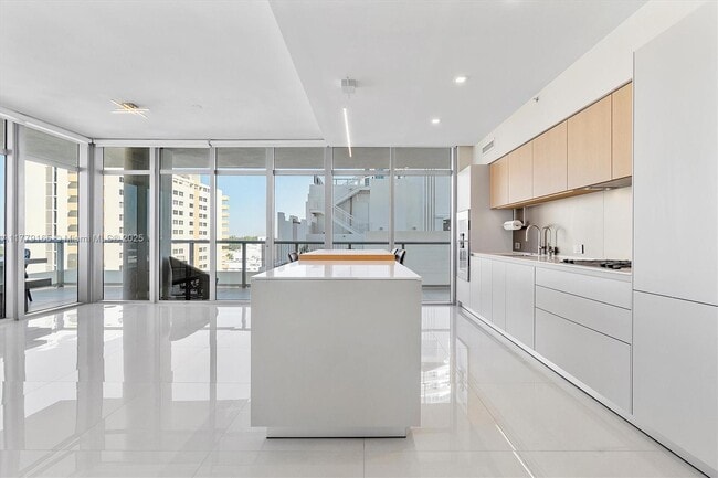 Building Photo - 3737 Collins Ave