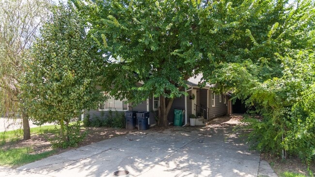 Building Photo - 2-Bed Furnished or Unfurnished The Choice ...