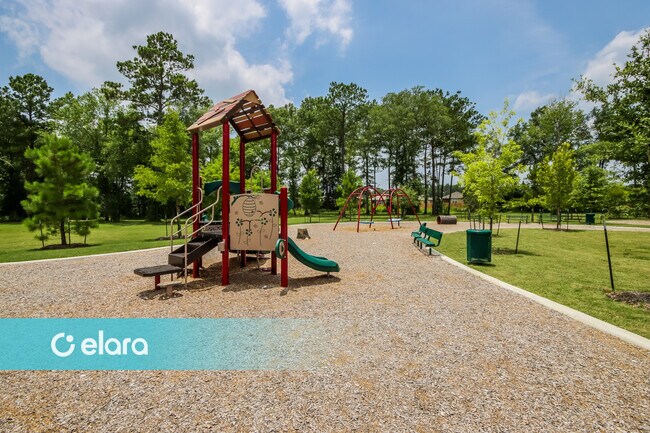 Building Photo - 25374 Cypress Bend Dr
