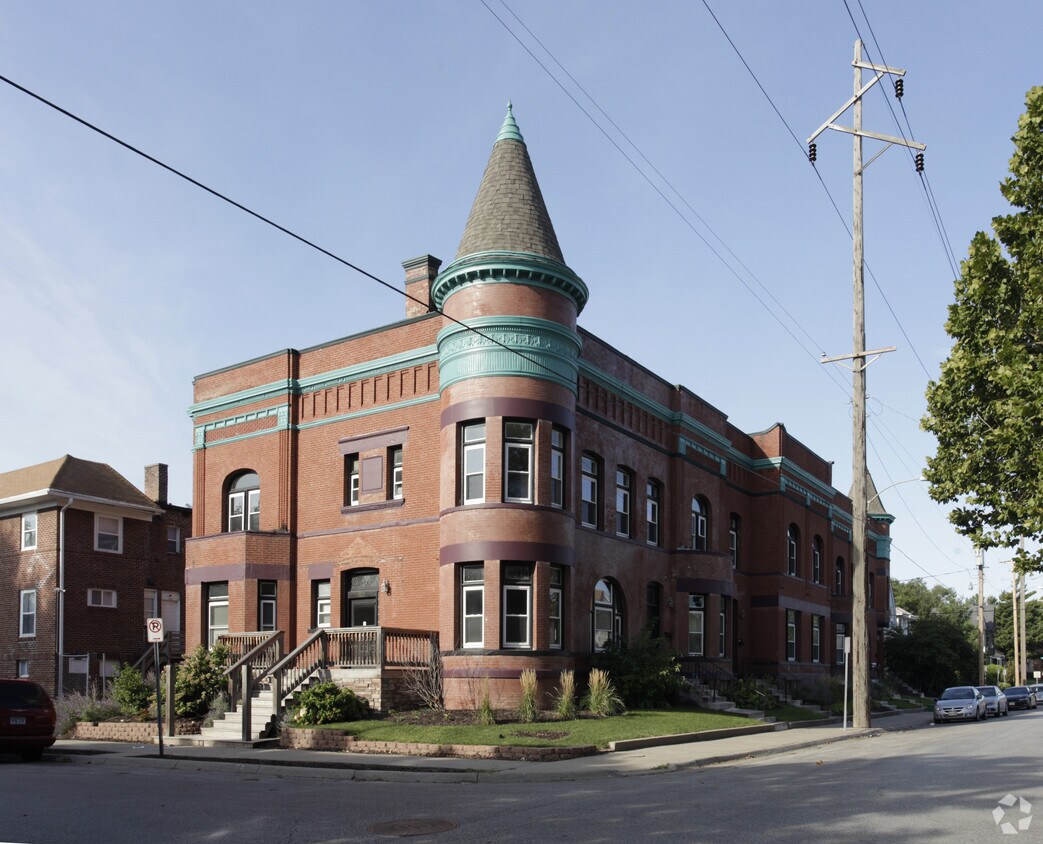 Primary Photo - The Brown Stone