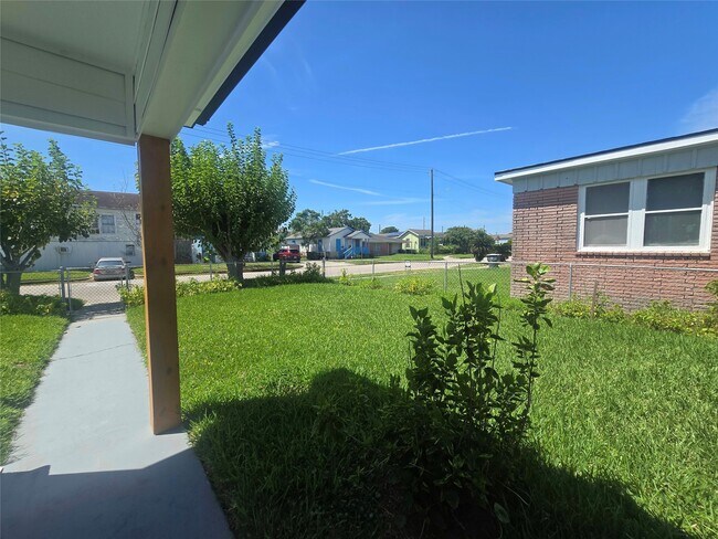 Building Photo - 5102 Avenue L
