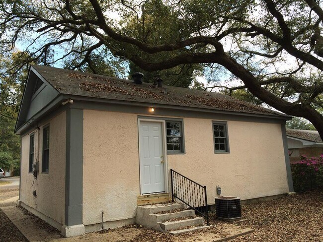 Building Photo - Gulfport 2 Bedroom