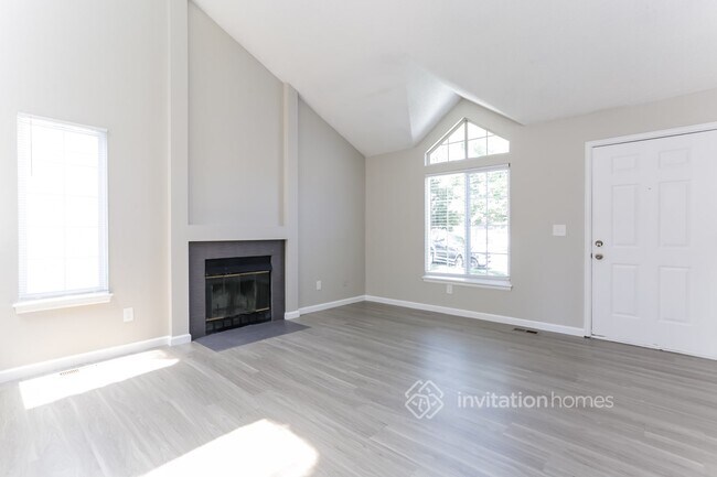 Building Photo - 17834 E Bethany Dr
