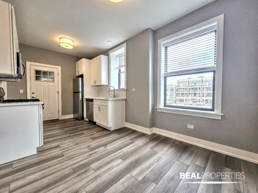 Foto principal - 2 bedroom in CHICAGO IL 60613