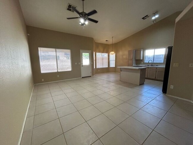 Building Photo - 5004 E Dartmouth St