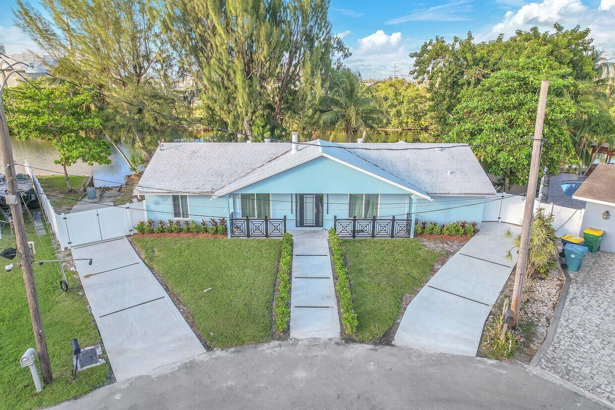 Primary Photo - 4400 SW 37th Ave