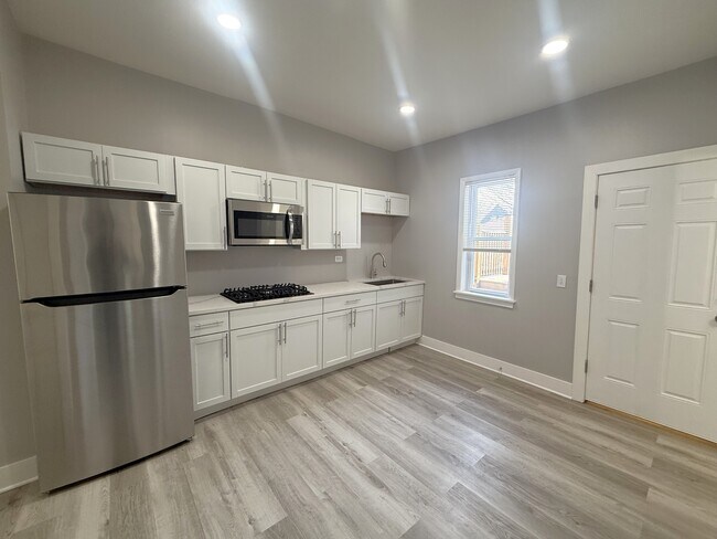 Foto del edificio - 3575 W Dickens Ave