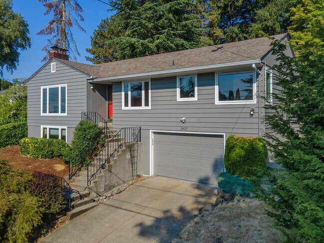 Building Photo - 2627 SW Hamilton Ct