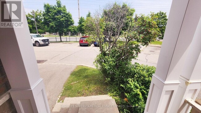 Photo du bâtiment - 833-833 Scollard Ct