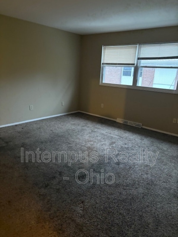 Foto del edificio - 57 Willow Dr